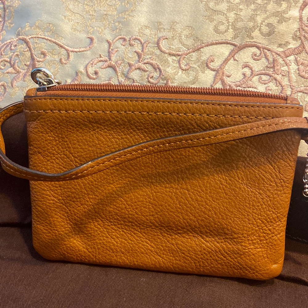 Pebble grain soft leather Coach wristlet. Tan. - Picture 2 of 3